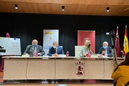 MEDIANTE LA FIRMA DE SENDOS CONVENIOS CON LAS COMUNIDADES DE REGANTES 