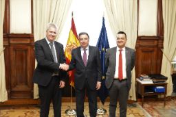 HOY, EN UNA REUNIÓN CON EL CONSEJERO DE AGRICULTURA DE CASTILLA-LA MANCHA Y EL PRESIDENTE DE LA DOP “QUESO MANCHEGO” 