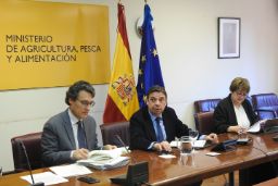 LOS MINISTROS DE AGRICULTURA DE AMBOS PAÍSES SE HAN REUNIDO HOY POR VIDEOCONFERENCIA