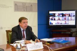 HOY, EN UNA REUNIÓN POR VIDEOCONFERENCIA   