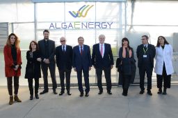 Hoy, en una visita a la planta tecnológica de experimentación de microalgas de  Algaenergy