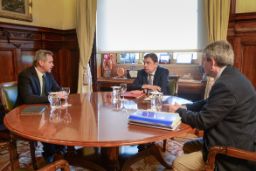 Hoy, en la sede del ministerio 