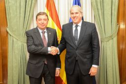 Hoy, en la sede del ministerio 