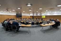 Hoy, en una reunión de los ministros de Economía y de Agricultura con organizaciones de la industria agroalimentaria el ministerio de Economía  