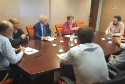 EN UNA REUNIÓN CON LA COFRADÍA DE PESCADORES DE SAN PEDRO DEL PINATAR Y CON LA FEDERACIÓN NACIONAL DE COFRADÍAS DE PESCADORES 