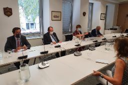 EL CONVENIO ENTRE EL MINISTERIO DE AGRICULTURA, PESCA Y ALIMENTACIÓN Y LA SOCIEDAD DE CAUCIÓN AGRARIA HA SIDO PRESENTADO HOY AL SECTOR