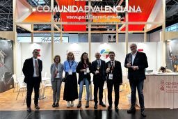 Durante su visita a la feria Prowein, en Düsseldorf (Alemania)