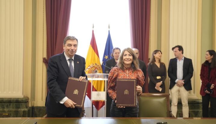 Hoy, en la firma de un convenio de colaboración con Paradores 