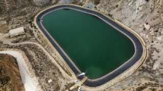 A través de la Sociedad Mercantil Estatal de Infraestructuras Agrarias (SEIASA),