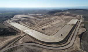 A través de la Sociedad Mercantil Estatal de Infraestructuras Agrarias (SEIASA)