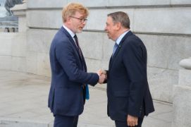 EN LA PRIMERA REUNIÓN BILATERAL CON EL MINISTRO MARC FESNEAU