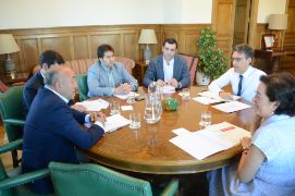 HOY, EN UNA REUNIÓN MANTENIDA EN LA SEDE DEL MINISTERIO