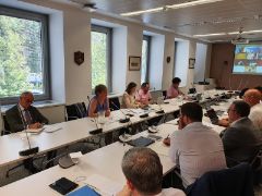 Hoy, en una reunión con las comunidades autónomas y representantes del sector 