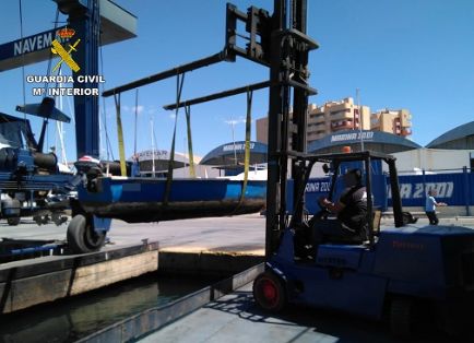 En el marco del  ‘Plan Anual de Control Integral de Actividades Pesqueras (P.A.C.I.A.P.)’, la Guardia Civil decomisa dos embarcaciones de pesca y...