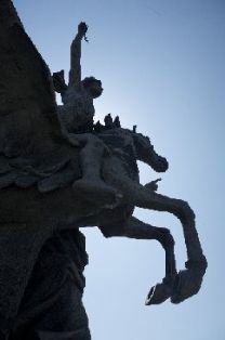 "Pegaso alado", que simboliza la agricultura, perteneciente al grupo escultórico de Agustín Querol. (Fotografía de Valentín Alvarez)