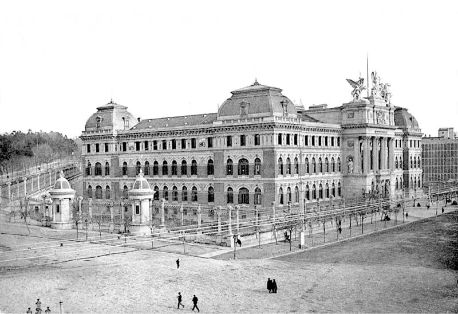 Palacio de Fomento. En el año 1905 se colocó en la fachada el grupo escultórico de Agustin de Querol. Foto: Fondo histórico del Ministerio.