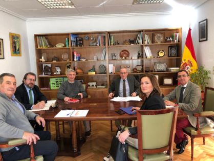 EN UNA REUNIÓN CELEBRADO HOY EN LA SEDE DEL DEPARTAMENTO