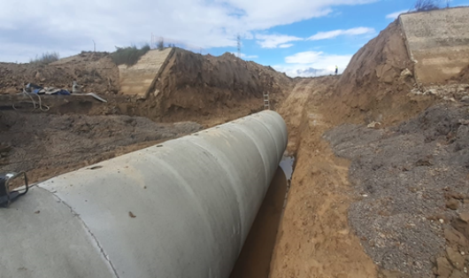 A través de la Sociedad Mercantil Estatal de Infraestructuras Agrarias (SEIASA)