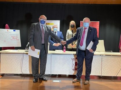 MEDIANTE LA FIRMA DE SENDOS CONVENIOS CON LAS COMUNIDADES DE REGANTES 