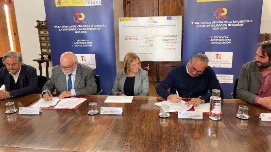 Mediante la firma de una adenda al convenio con los regantes  