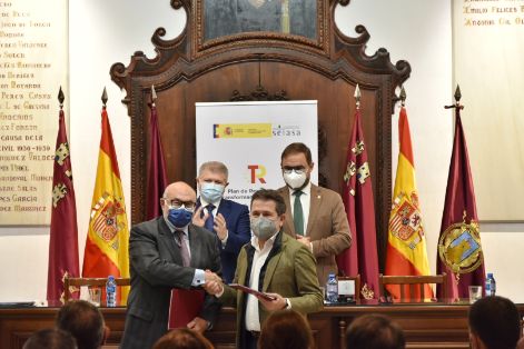 MEDIANTE LA FIRMA DE SENDOS CONVENIOS CON LAS COMUNIDADES DE REGANTES 