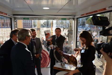 Hoy, en la clausura del acto de presentación de los programas europeos de promoción del jamón ibérico 