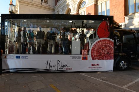 Hoy, en la clausura del acto de presentación de los programas europeos de promoción del jamón ibérico 
