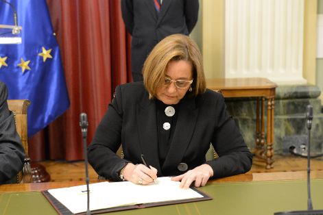 EN LA FIRMA DEL CONVENIO DE ADHESIÓN DE LA JUNTA DE EXTREMADURA 