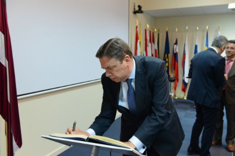 Hoy, en la visita, junto al comisario europeo a los medios que el Gobierno aporta al programa europeo de incendios forestales 