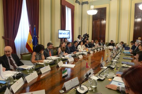 PRESIDIDA POR EL MINISTRO LUIS PLANAS 