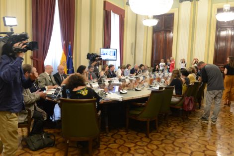 BAJO LA PRESIDENCIA DEL MINISTRO LUIS PLANAS 