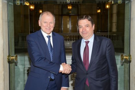 Hoy, en una reunión mantenida con el comisario Vytenys Andriukaitis