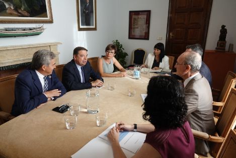 HOY, TRAS UNA REUNIÓN CON EL ALCALDE MALAGUEÑO