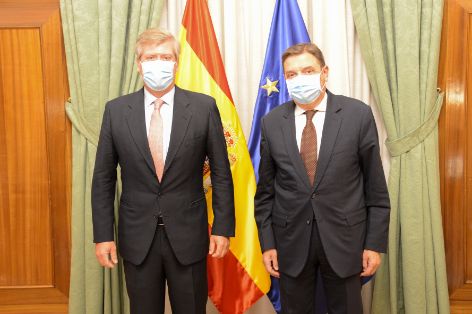 HOY, EN UNA REUNIÓN MANTENIDA EN LA SEDE DEL MINISTERIO 