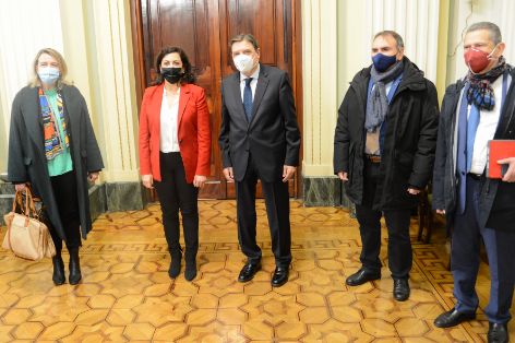 HOY, EN UNA REUNIÓN MANTENIDA EN LA SEDE DEL MINISTERIO 