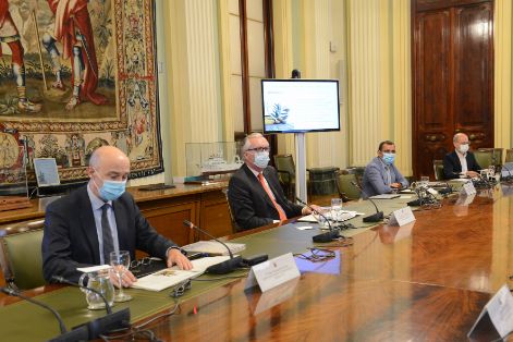 EN UNA REUNIÓN CON EL EQUIPO DIRECTIVO DEL MAPA 