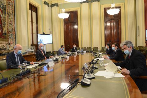 EN UNA REUNIÓN CON EL EQUIPO DIRECTIVO DEL MAPA 