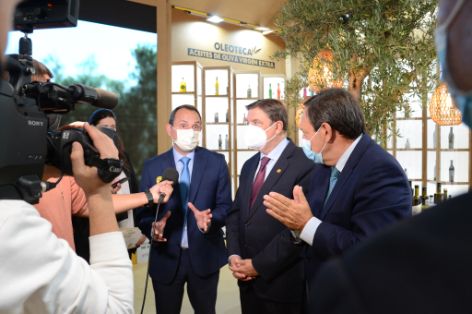 EN UNA VISITA AL SALÓN GOURMETS, FERIA INTERNACIONAL DE ALIMENTACIÓN Y BEBIDAS DE CALIDAD 