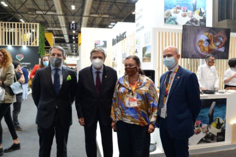 EN UNA VISITA AL SALÓN GOURMETS, FERIA INTERNACIONAL DE ALIMENTACIÓN Y BEBIDAS DE CALIDAD 