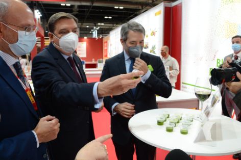 EN UNA VISITA AL SALÓN GOURMETS, FERIA INTERNACIONAL DE ALIMENTACIÓN Y BEBIDAS DE CALIDAD 