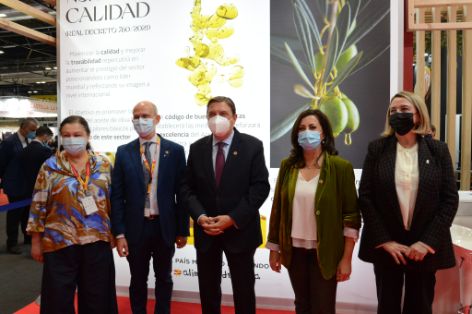 EN UNA VISITA AL SALÓN GOURMETS, FERIA INTERNACIONAL DE ALIMENTACIÓN Y BEBIDAS DE CALIDAD 