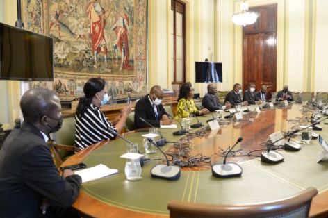 EN UNA REUNIÓN MANTENIDA HOY EN LA SEDE DEL MINISTERIO 