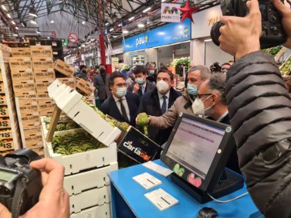 Hoy, durante la visita a Biomarket, en Barcelona