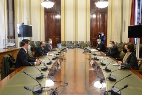 Hoy, en la sede del ministerio 