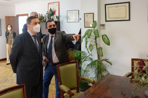 UBICADAS EN LA CALLE ALMAGRO 