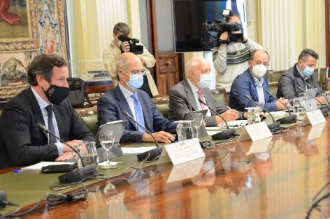 El ministro se ha reunido con el sector pesquero y acuícola 