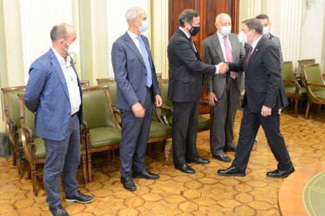 El ministro se ha reunido con el sector pesquero y acuícola 