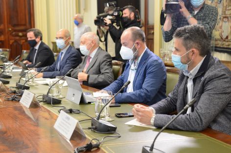 El ministro se ha reunido con el sector pesquero y acuícola 