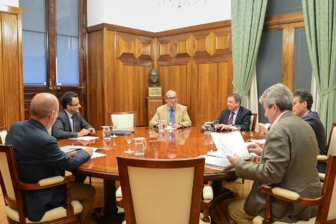 Hoy, en la sede del ministerio 