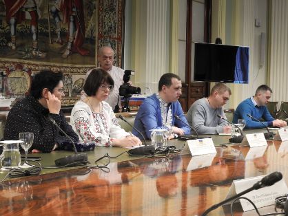 Ministro y delegación Ucrania-11